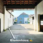 Haeuser Mit Geschlossenem Hof *