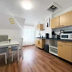Apartamento Haeuser Mit Geschlossenem Hof *