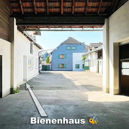 Haeuser Mit Geschlossenem Hof *