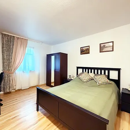 Haeuser Mit Geschlossenem Hof