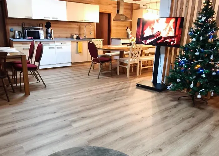 Haeuser Mit Geschlossenem Hof Τρόισντορφ