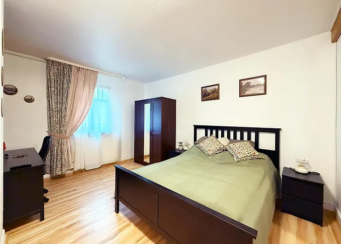 Haeuser Mit Geschlossenem Hof