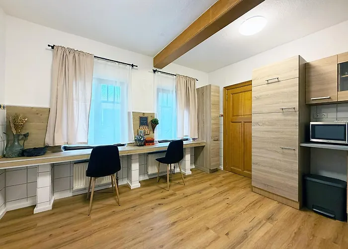 Haeuser Mit Geschlossenem Hof * Τρόισντορφ