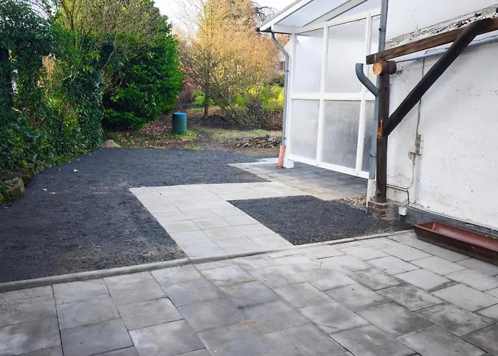 Haeuser Mit Geschlossenem Hof *